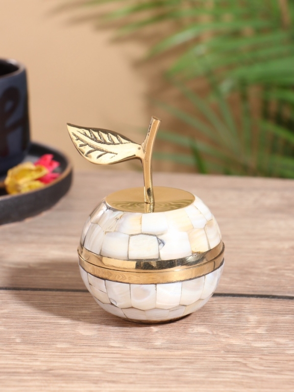 Шкатулка «Яблоко», латунь с перламутром, 7×7×10.5 см, белая Шкатулка «Яблоко», латунь с перламутром, 7×7×10.5 см, белая