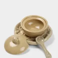 Соусник с крышкой на подставке &laquo;Флора&raquo;, 11&times;11&times;7 см, керамика, бежевый