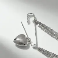 Булавка &laquo;Сердце&raquo; с цепочками, цвет серебро