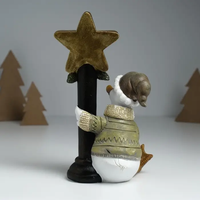 Фигурка светящаяся полистоун &laquo;Гусь в свитере у фонарного столба со звездой&raquo;, 12.5&times;9&times;20.3 см