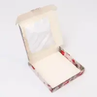 Подарочная коробка сборная с окном «Новогодние веточки», 16×16×3 см