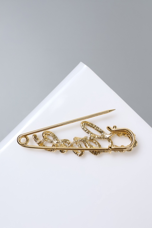 Булавка LOVE, 6 см, цвет белый в золоте Булавка LOVE, 6 см, цвет белый в золоте