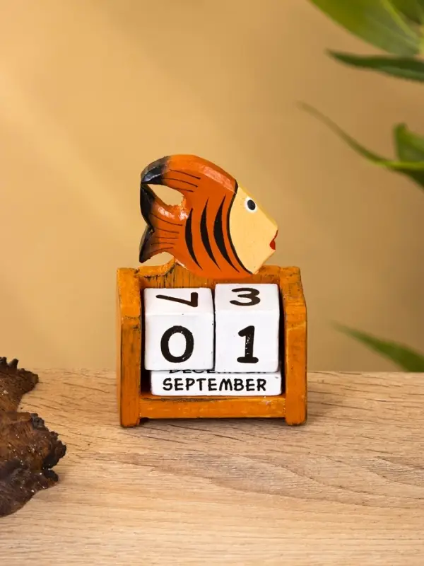 Календарь настольный "Рыбка" дерево 7х4х9 см, цв. оранжевый