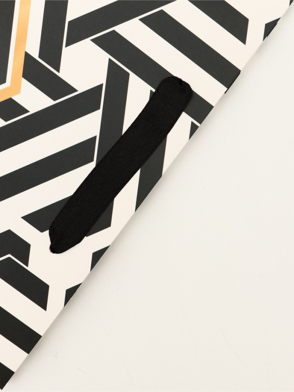 Пакет подарочный вертикальный "Пожелания", 23 × 27 × 11.5 см