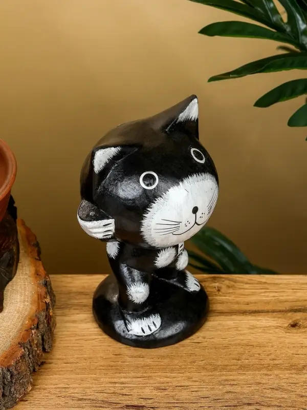 Сувенир Сувенир "Кот рыбак" дерево 10х10х16 см, цв. чёрно-белый