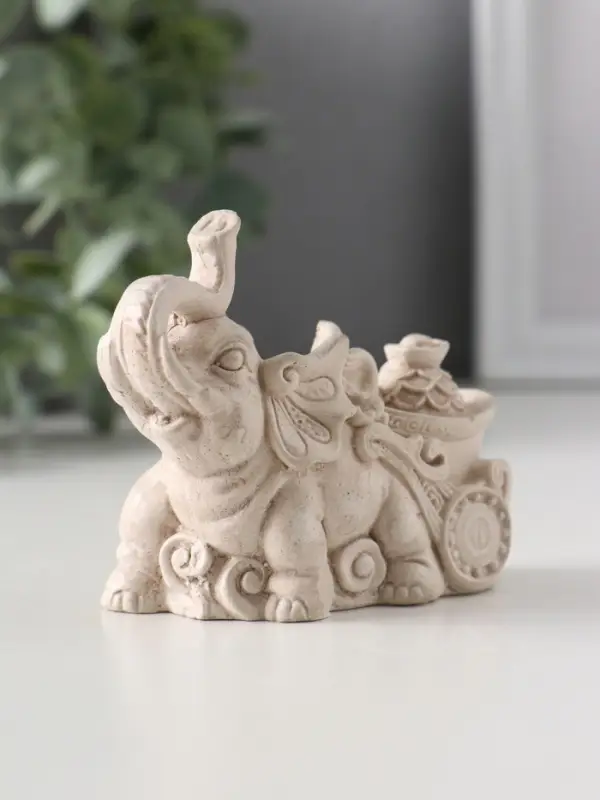 Фигура «Слоник с мешком денег», 6.5×4×8.5 см, слоновая кость