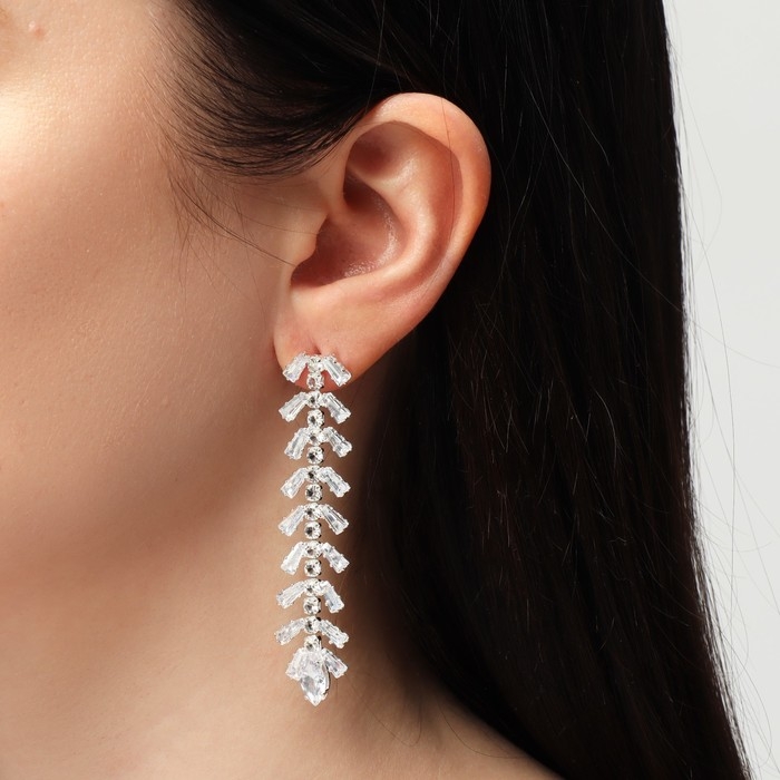 Серьги висячие со стразами «Гроздь» прямоугольники, цвет белый в серебре, 6,5 см