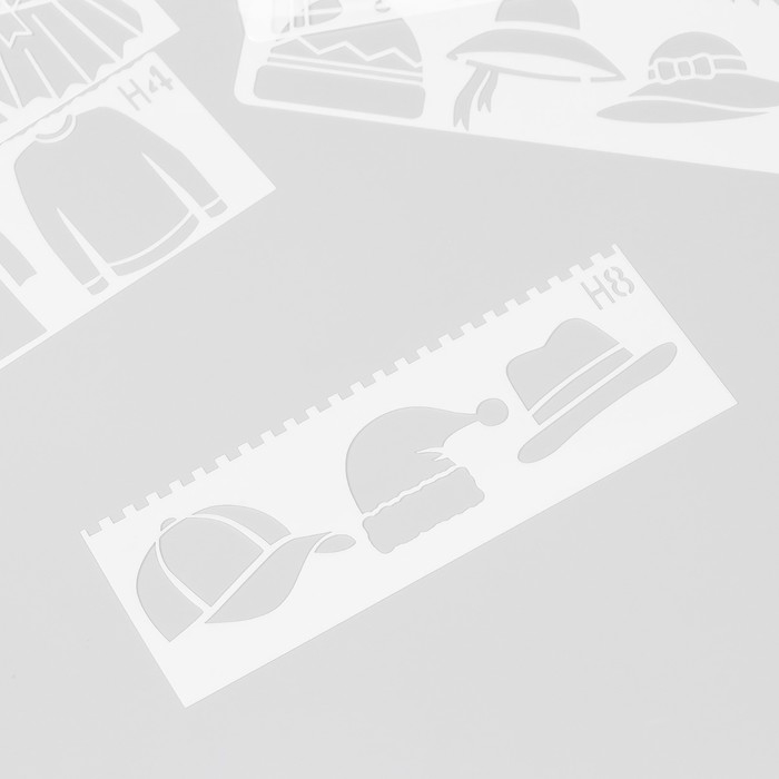 Трафарет с фигурным краем "Гардероб" набор 8 шт 17х6 см