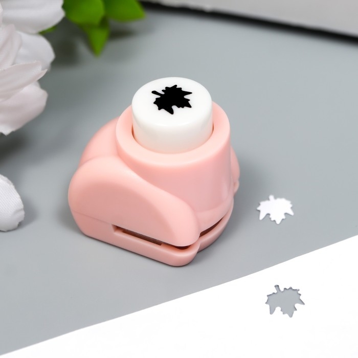 Дырокол фигурный Дырокол фигурный "Кленовый лист" d=1 см 3х2,5х3 см МИКС