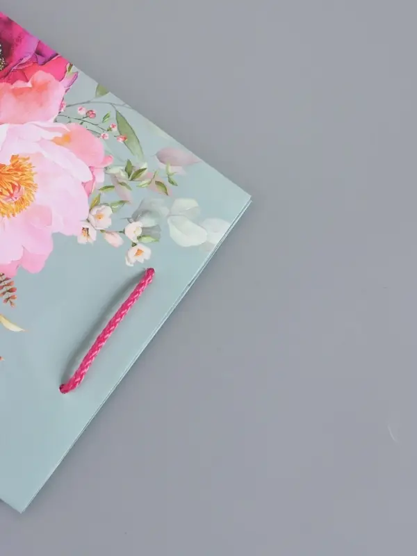 Пакет подарочный "Цветочный комплимент" ламинированный 18 х 22,3 х 10 см