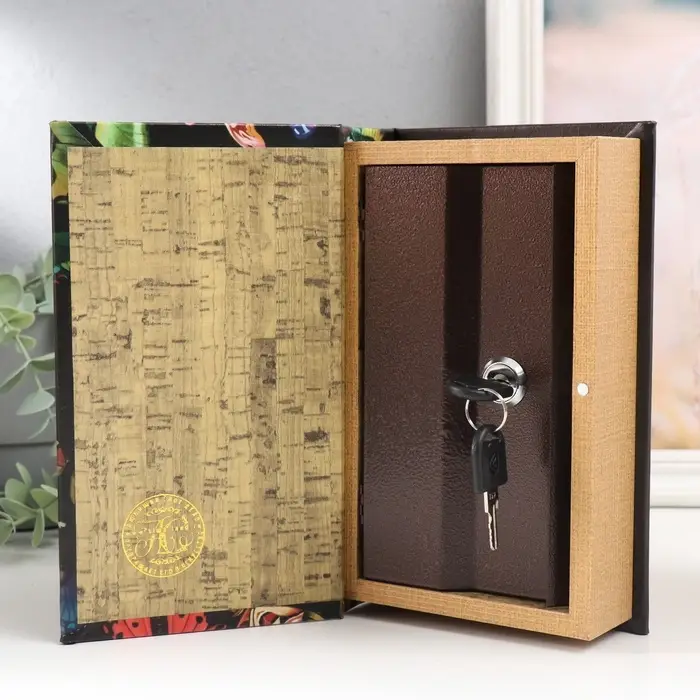 Шкатулка книга - сейф &laquo;Мир бабочек&raquo;, дерево и искусственная кожа, с замком, 21&times;13&times;5 см