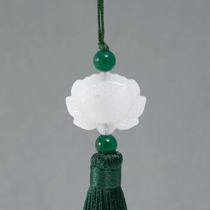 Подвеска текстиль, пластик Подвеска текстиль, пластик "Кисть. Лотос" тёмно-зелёная 1,2х2,7х14,5 см