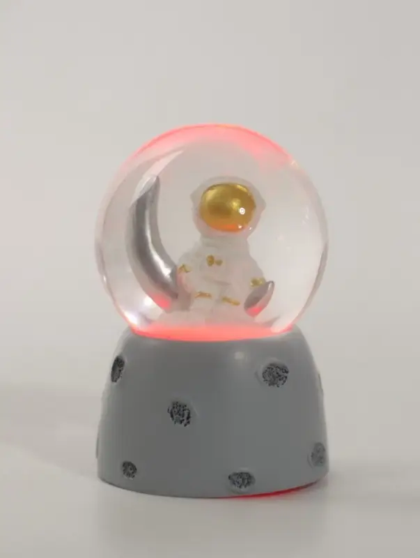Снежный шар с подсветкой &laquo;Космонавт&raquo;, d=4.5 см, 3хLR41, 4.5&times;4.5&times;6.5 см, МИКС