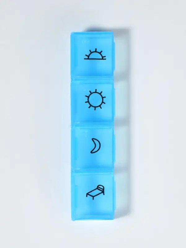 Таблетница, 9.7×2.3×1.7 см, 4 секции, синяя