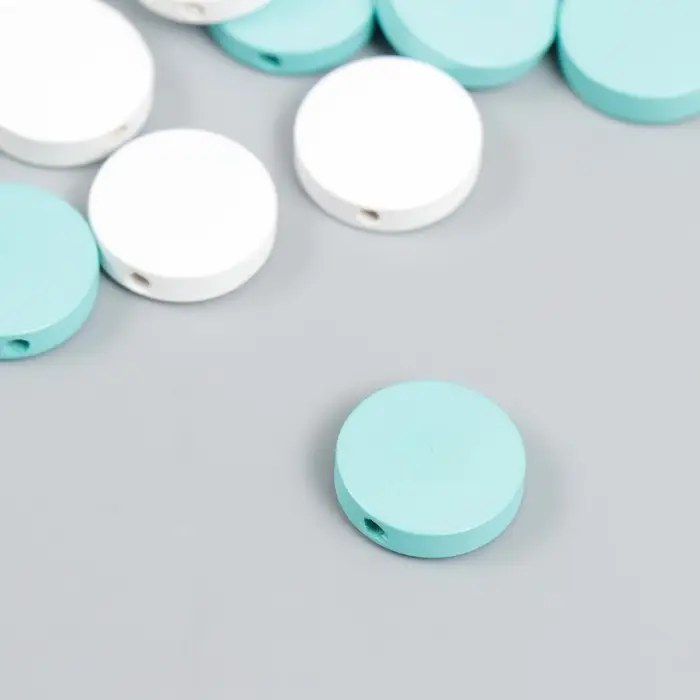 Бусины для творчества дерево "Плоский круг" набор 20 шт белый, бирюзовый 0,4х1,5х1,5 см