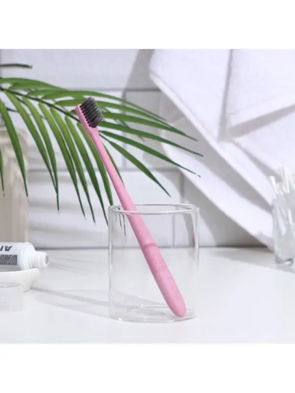 Зубная щетка мягкая, в тубе, розовая