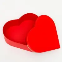 Набор подарочных коробок сердце 3 в 1, красный с тиснением, 28.5&times;26&times;11 - 23.5&times;21&times;8.5 см