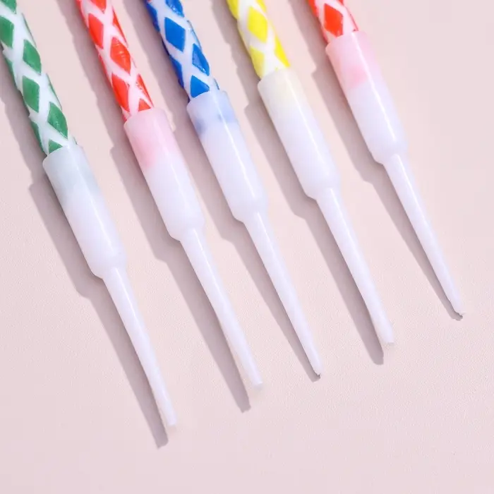 Свечи в торт «Ромбик» с подставкой, 14 см, 8 шт. Свечи в торт «Ромбик» с подставкой, 14 см, 8 шт.