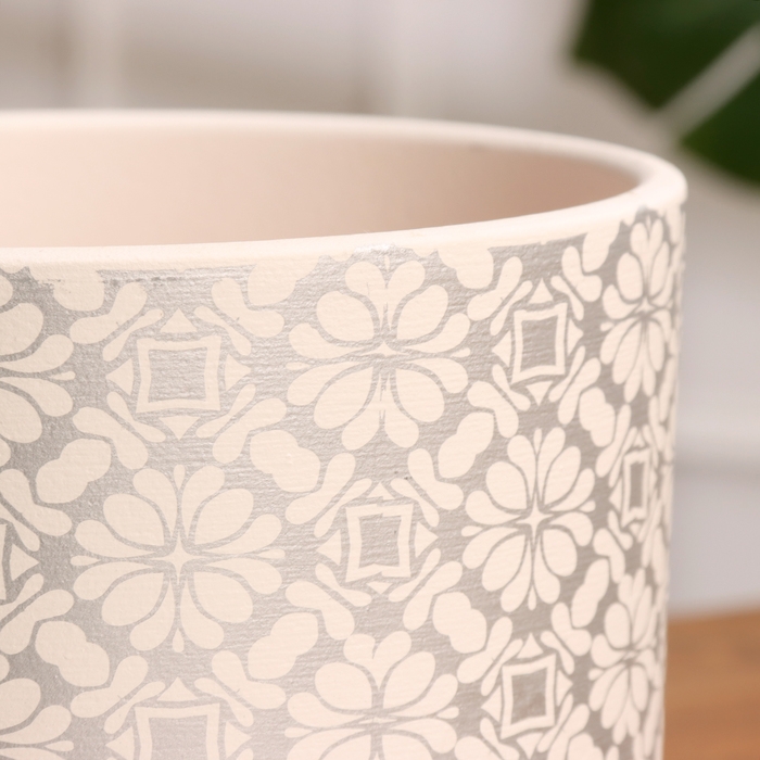 Горшок цветочный Гипюр белый бук №3, 2,9 л, d - 18,6 см Горшок цветочный Гипюр белый бук №3, 2,9 л, d - 18,6 см