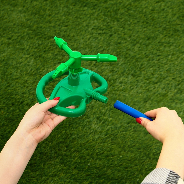 Распылитель 3-лепестковый, штуцер под шланг 1/2 Распылитель 3-лепестковый, штуцер под шланг 1/2", пластик, Greengo