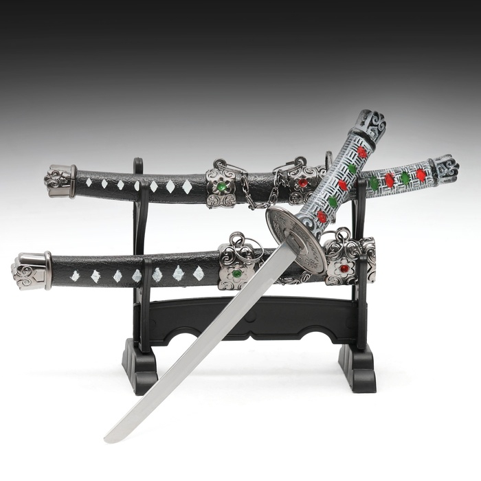 Сув. изделие катаны-мини 2в1 на подставке, ножны черные с белыми ромбами 16/20см микс Сув. изделие катаны-мини 2в1 на подставке, ножны черные с белыми ромбами 16/20см микс