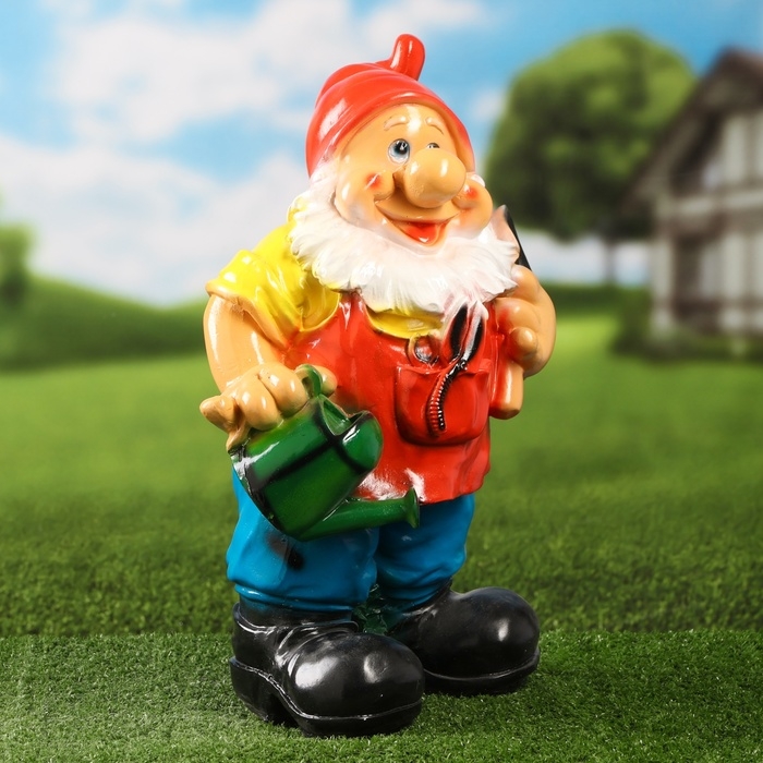 Садовая фигура  Садовая фигура "Гном с лейкой" средний 26х15х40см
