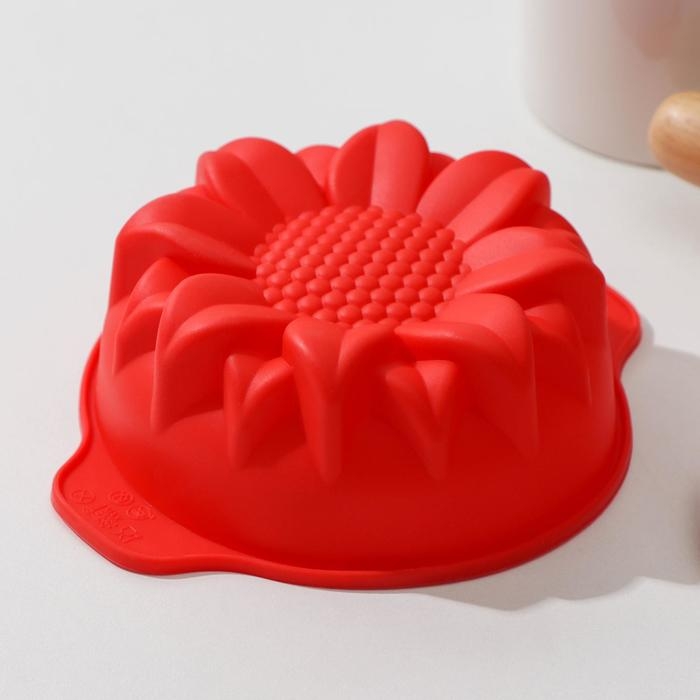 Форма для выпечки Доляна &laquo;Подсолнух&raquo;, силикон, 15,3&times;13 см, внутренний размер 12&times;12&times;4,5 см, цвет красный