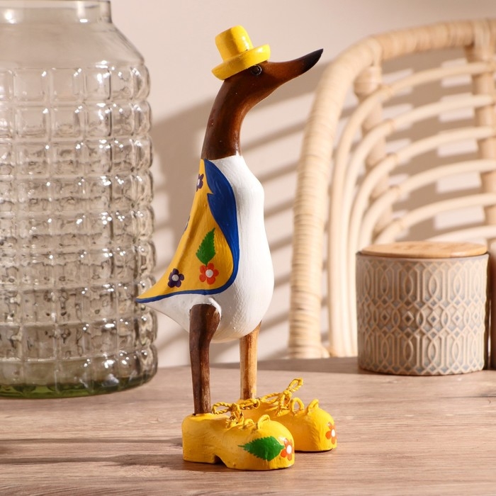 Сувенир Сувенир "Утка в желтом летнем костюме" дерево 13х9х27 см