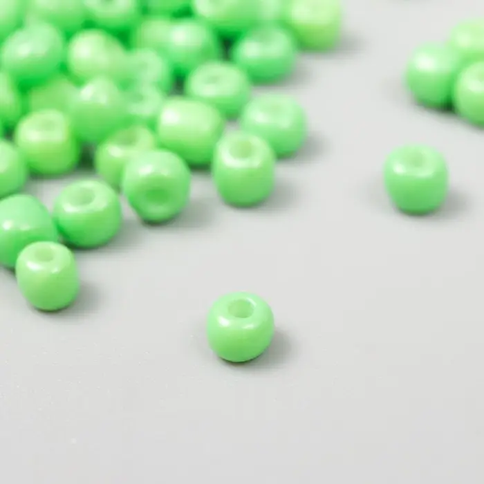 Бисер круглый 6/0  Бисер круглый 6/0 "Зелёный неон" 20 гр