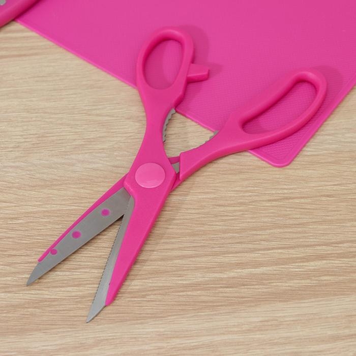 Набор кухонных принадлежностей, 5 предметов: ножи 12 см, 17 см, 17,5 см, доска, цвет МИКС