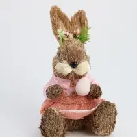 Интерьерный сувенир "Мама зайчиха с яичком" солома 14,5х11,5х24 см