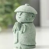 Сувенир песчаник "Маленький монах - молитва" 3,7х3,8х6,7 см Сувенир песчаник "Маленький монах - молитва" 3,7х3,8х6,7 см