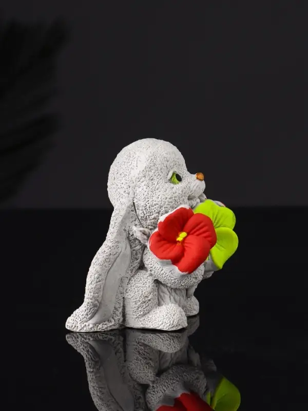 Фигура Фигура "Кролик с букетом" 7 см, серый