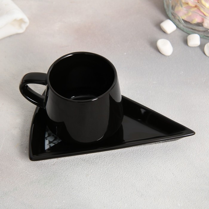 Чайная пара керамическая «Красота», кружка 130 мл, блюдце 11х14.5 см, цвет чёрный Чайная пара керамическая «Красота», кружка 130 мл, блюдце 11х14.5 см, цвет чёрный