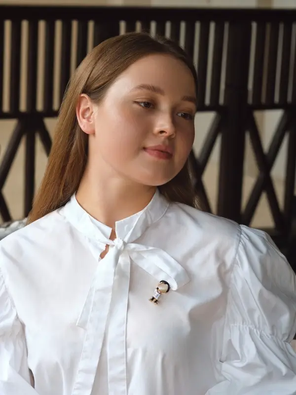 Брошь &laquo;Доктор&raquo;, мальчик, чёрно-белая в золоте