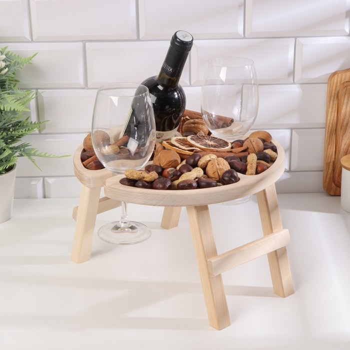 Столик - поднос с менажницей и складными ножками  Столик - поднос с менажницей и складными ножками "Целуюсь лучше, чем готовлю" D=30x2 см,