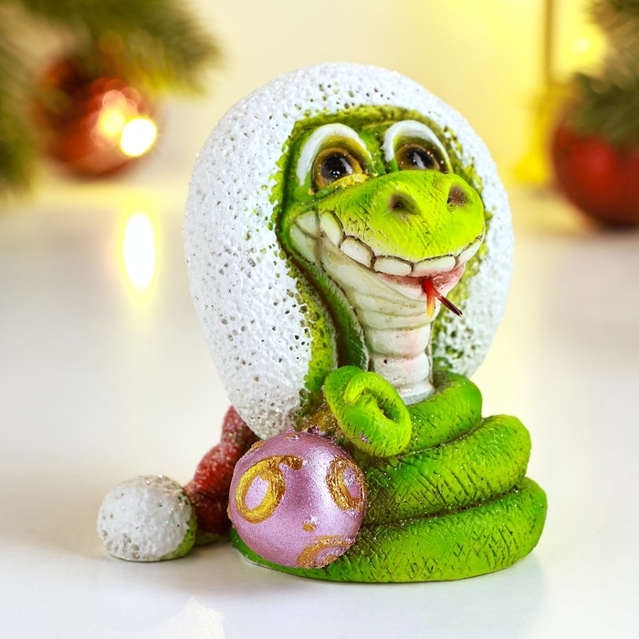 Новый год. Символ 2025. Фигура  Новый год. Символ 2025. Фигура "Змейка с новогодним шаром" 6,5х6х7см, цветная