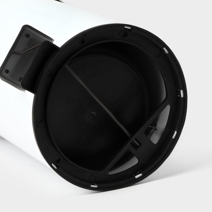 Ведро мусорное с педалью Stölz, 12 л, нержавеющая сталь, цвет белый Ведро мусорное с педалью Stölz, 12 л, нержавеющая сталь, цвет белый