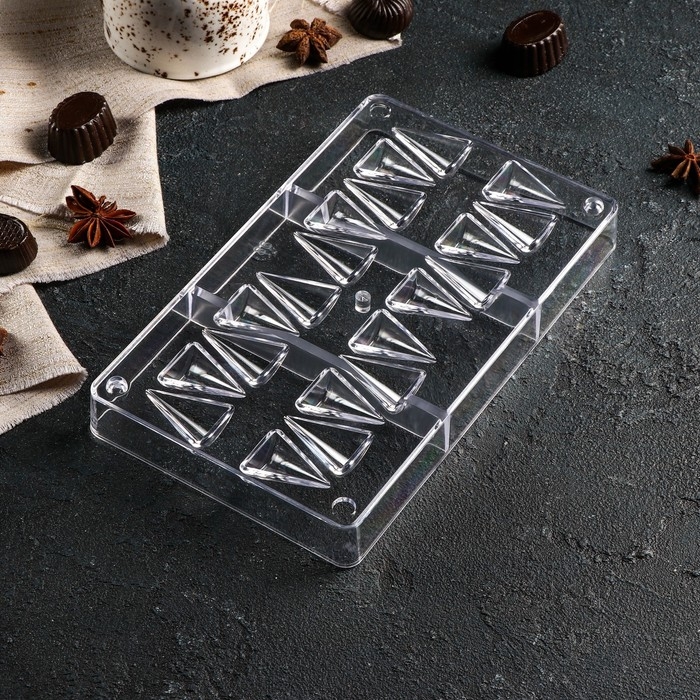 Форма для конфет и шоколада «Малый конус», 20×12×2,5 см, 20 ячеек 2×3×1 см, цвет прозрачный Форма для конфет и шоколада «Малый конус», 20×12×2,5 см, 20 ячеек 2×3×1 см, цвет прозрачный