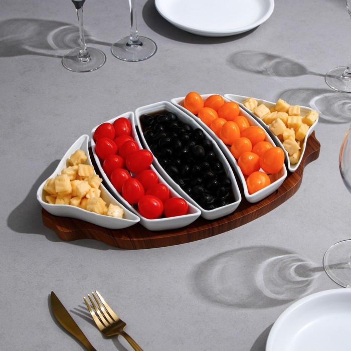 Менажница, деревянное основание, 2 шт: 150 мл, 2 шт: 200 мл, 1 шт: 250 мл, фарфор, Иран Менажница, деревянное основание, 2 шт: 150 мл, 2 шт: 200 мл, 1 шт: 250 мл, фарфор, Иран