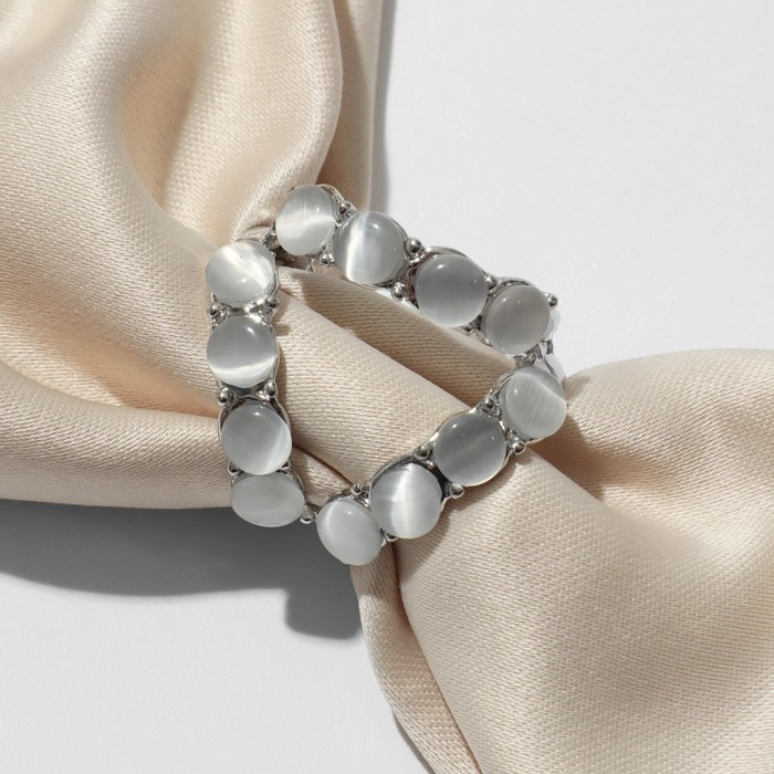 Муфта для платка «Треугольник», цвет серый в серебре Муфта для платка «Треугольник», цвет серый в серебре