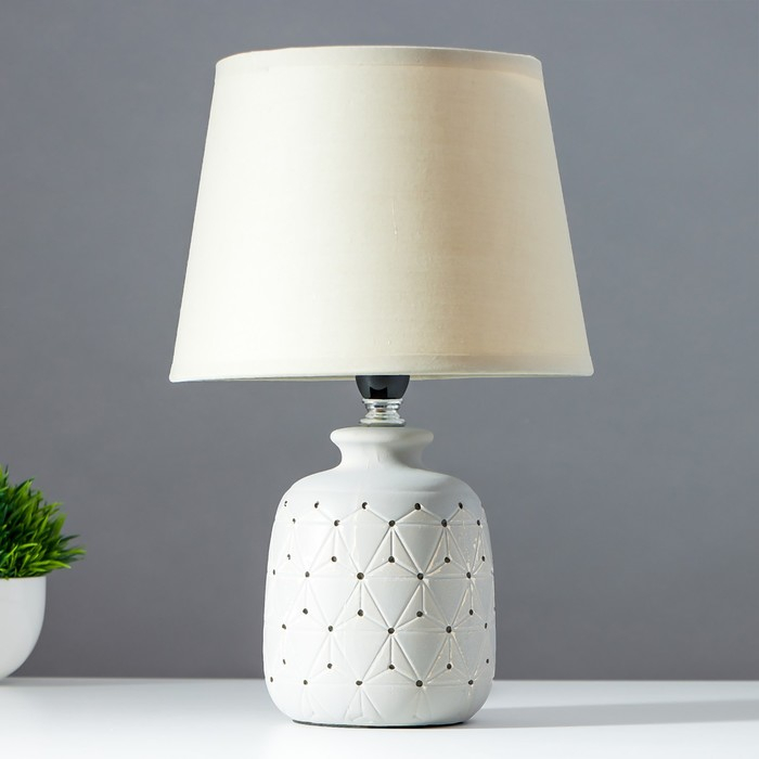 Лампа настольная 16735/1WT E14 40Вт белый h.31см RISALUX Лампа настольная 16735/1WT E14 40Вт белый h.31см RISALUX