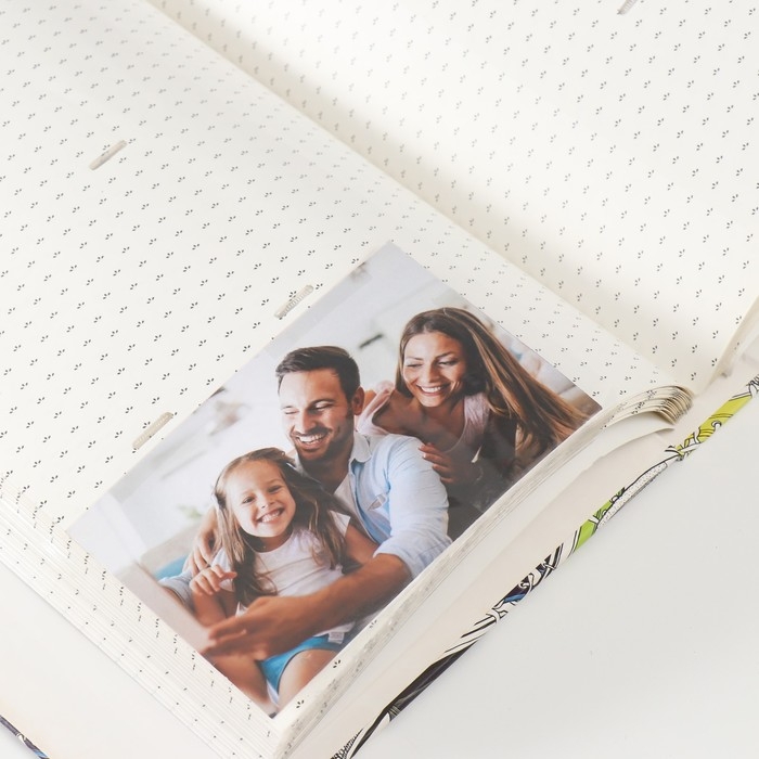 Фотоальбом на 180 фото 10х15 см Фотоальбом на 180 фото 10х15 см "Кеды" бумажные листы МИКС 32,5х4,5х22,5 см
