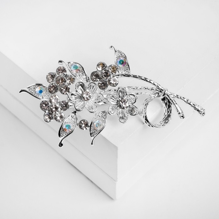 Брошь «Цветы» на ветке, цвет белый в серебре Брошь «Цветы» на ветке, цвет белый в серебре