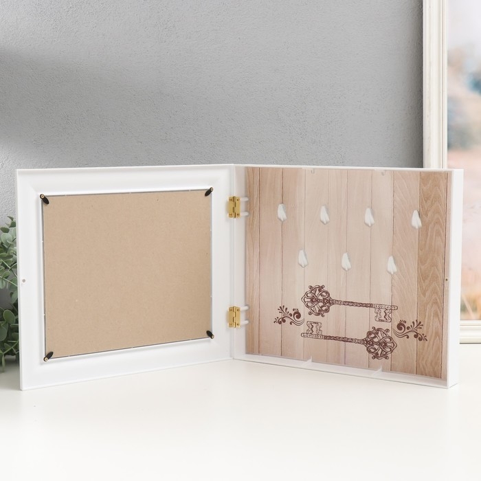 Ключница закрытая Ключница закрытая "Парусник" 26,5х31,5 см Белый