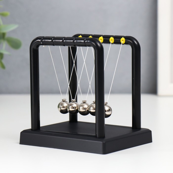 Маятник пластик Маятник пластик "Шары Ньютона" чёрный с жёлтым 9,5х7,5х9 см