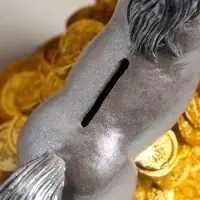 Копилка "Конь на деньгах" 20х20х13 см, серый Копилка "Конь на деньгах" 20х20х13 см, серый