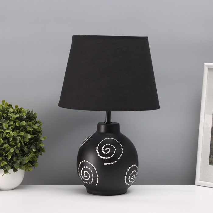 Лампа настольная Лампа настольная "Луиза" 1х40Вт Е27 черный/белый 25х25х38,,5см