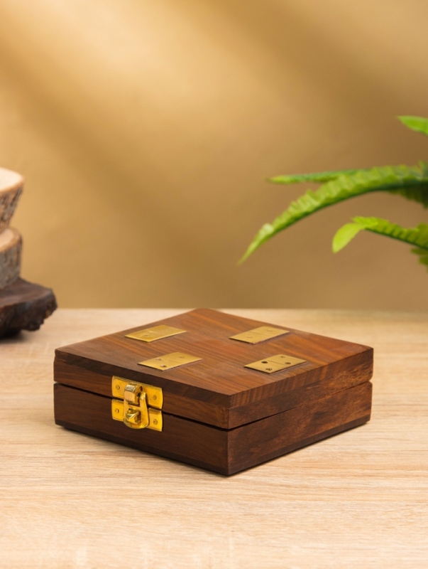 Настольная игра «Домино», 11×11.5×4 см, дерево шишам, латунь Настольная игра «Домино», 11×11.5×4 см, дерево шишам, латунь