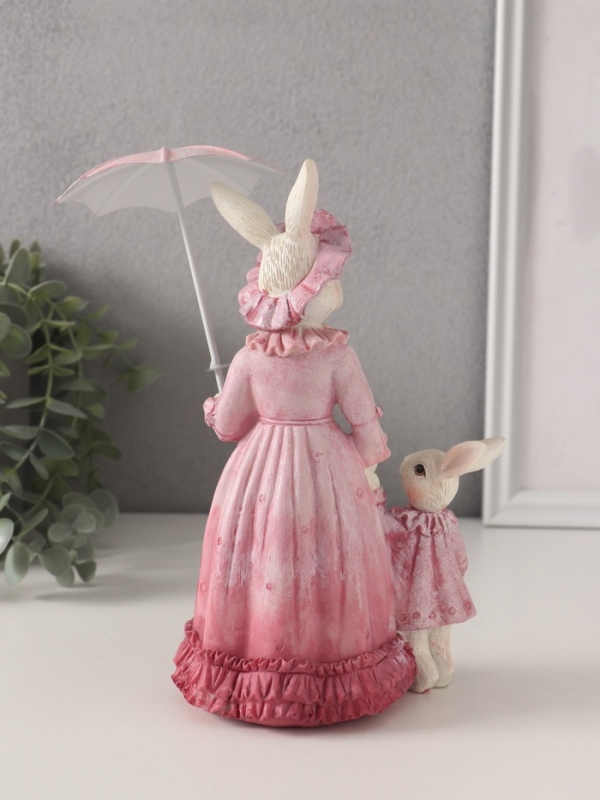 Сувенир полистоун Сувенир полистоун "Мама зайка с дочкой прогулка под зонтом" розовый 16х14х20,5 см